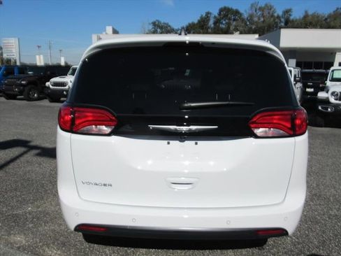 New 2026 Chrysler Voyager LX image 5