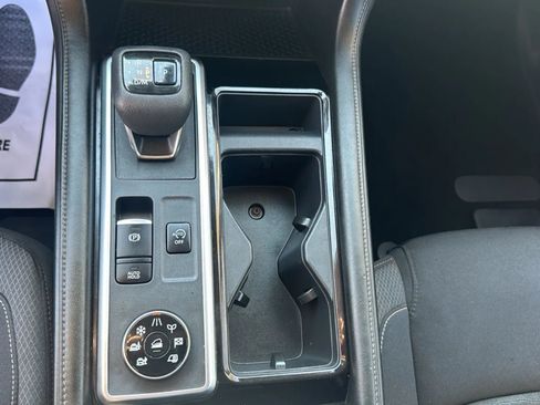 Used 2022 Nissan Pathfinder SV AWD/4WD image 18