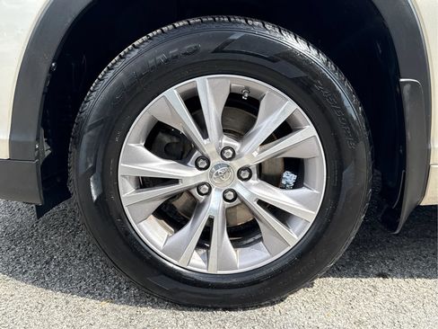 Used 2015 Toyota Highlander XLE AWD/4WD image 10