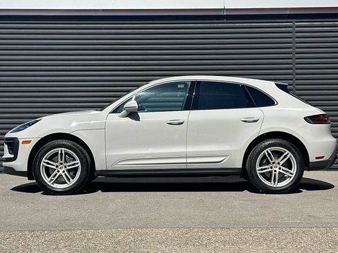 Used 2025 Porsche Macan AWD/4WD image 2