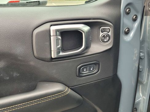 Used 2025 Jeep Wrangler Unlimited Sahara AWD/4WD image 16