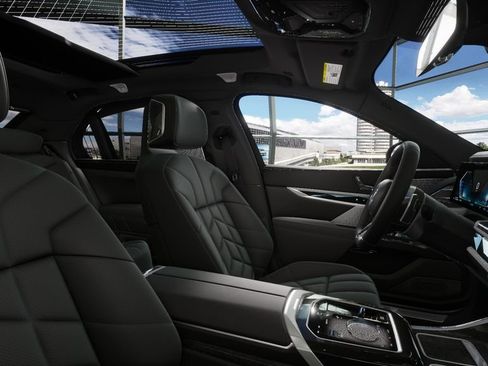 New 2026 BMW 750e xDrive w/ Executive Package image 36