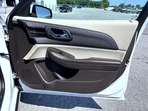 Used 2015 Chevrolet Malibu LT FWD image 15