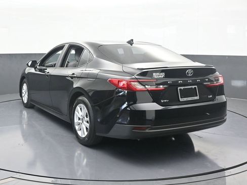 Used 2025 Toyota Camry LE image 4