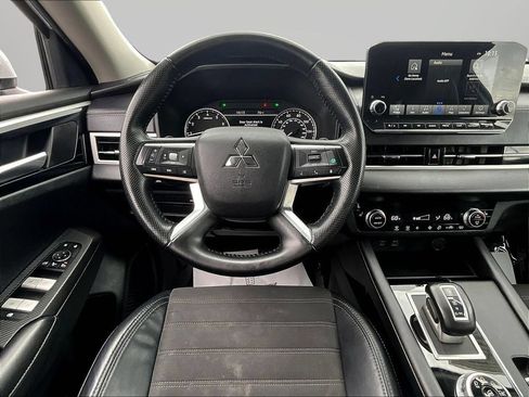 Used 2023 Mitsubishi Outlander SE AWD/4WD image 10