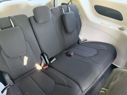Used 2024 Chrysler Voyager LX FWD image 11