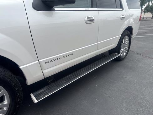 Used 2014 Lincoln Navigator 4WD image 4