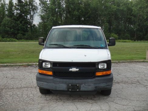 Used 2008 Chevrolet Express 1500 RWD image 3