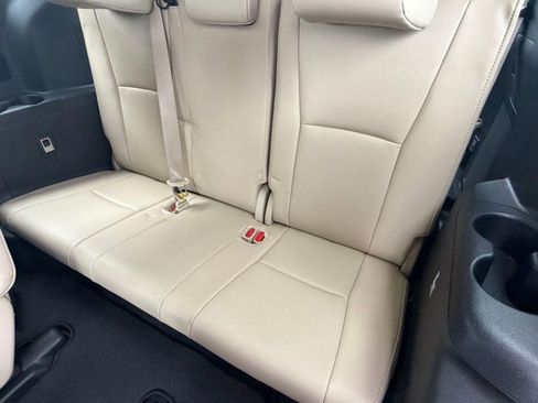 Used 2021 Toyota Highlander Platinum image 29