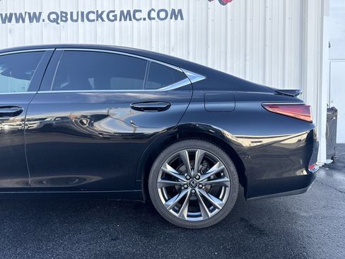 Used 2019 Lexus ES 350 F Sport image 2