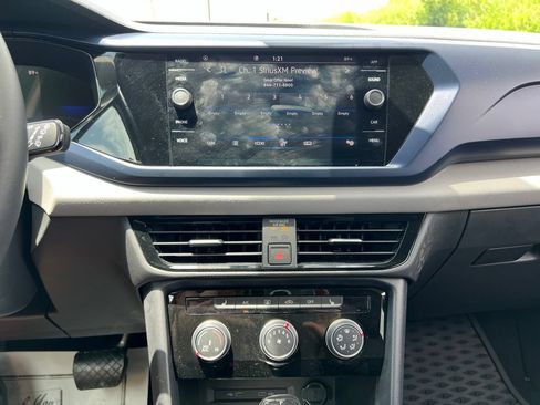 Certified 2023 Volkswagen Taos SE FWD image 22