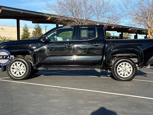 Used 2025 Toyota Tacoma SR image 12