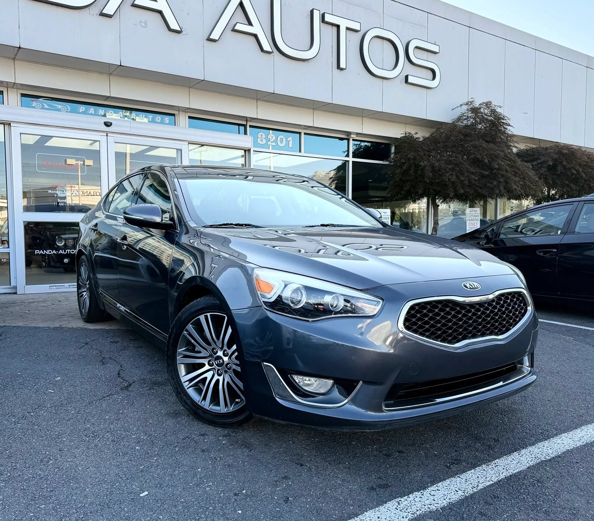 Used 2015 Kia Cadenza Premium w/ Luxury Package FWD image 1