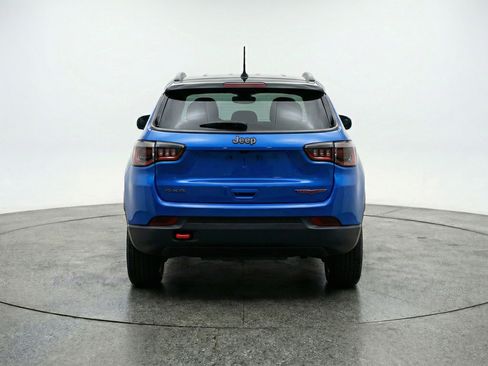 Used 2025 Jeep Compass Trailhawk image 7