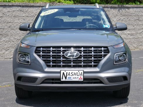 Used 2025 Hyundai Venue SEL FWD image 2