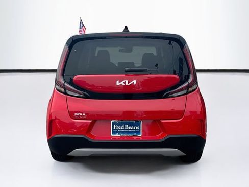Used 2023 Kia Soul LX w/ LX Technology Package FWD image 7