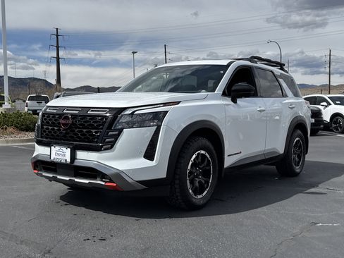 New 2026 Nissan Pathfinder Rock Creek w/ Rock Creek Premium Package AWD/4WD image 4