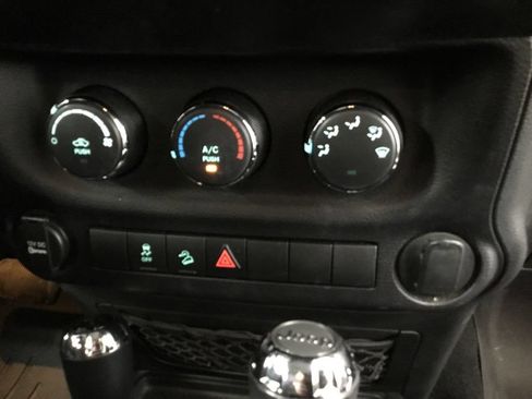 Used 2016 Jeep Wrangler Sport w/ Quick Order Package 24S AWD/4WD image 18