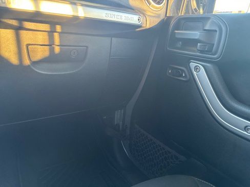 Used 2017 Jeep Wrangler Unlimited Sahara image 21