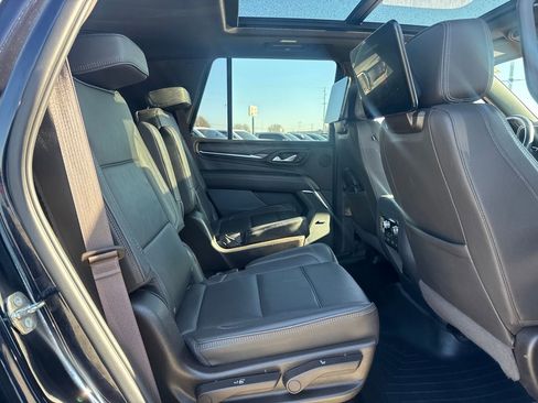 Used 2023 GMC Yukon Denali w/ Denali Reserve Package image 13
