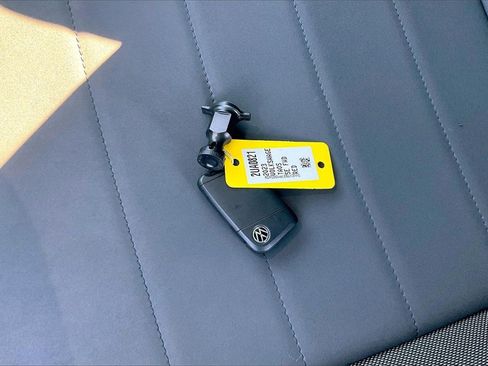 Used 2023 Volkswagen Taos SE w/ Panoramic Sunroof Package image 35