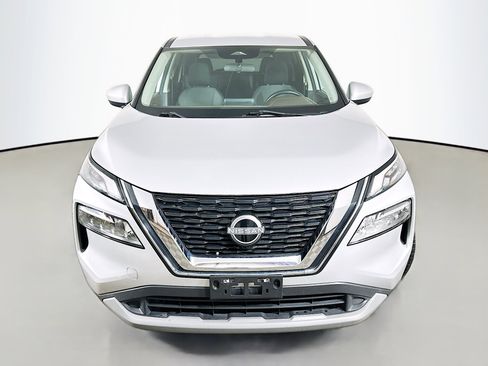 Used 2023 Nissan Rogue SV image 2