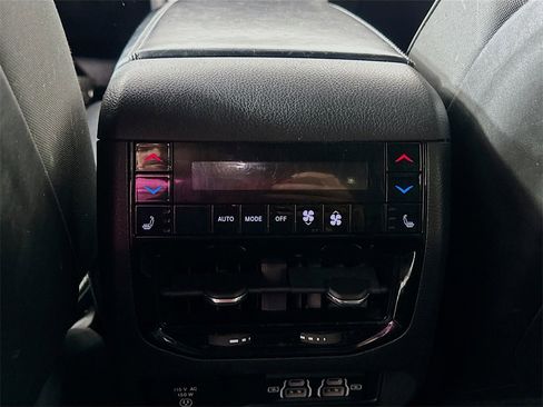 Used 2022 Jeep Grand Cherokee Overland w/ Luxury Tech Group IV image 27