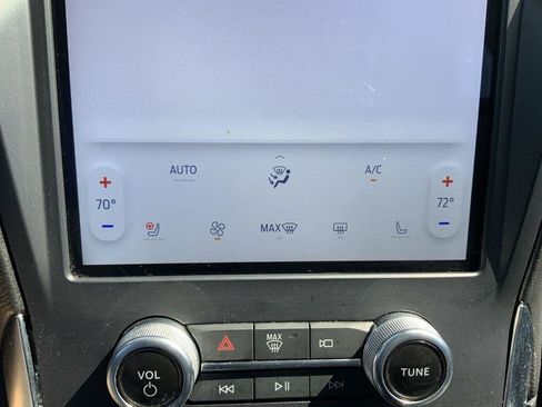 Used 2024 Ford Edge Titanium image 42