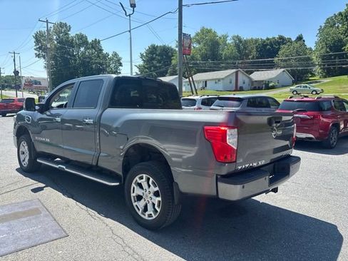 Used 2017 Nissan Titan SV AWD/4WD image 4