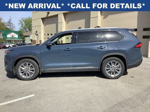Used 2024 Toyota Grand Highlander AWD image 4