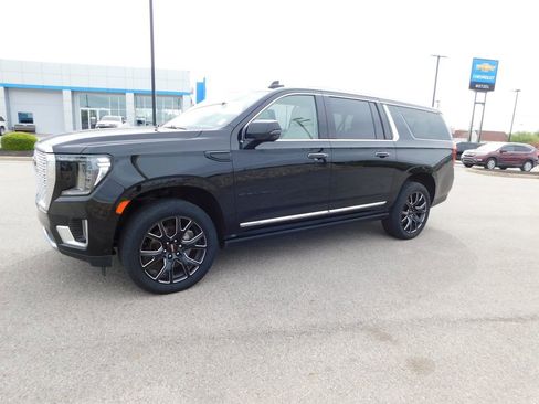 Used 2023 GMC Yukon XL Denali w/ Denali Reserve Package AWD/4WD image 7