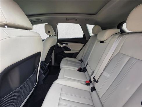 New 2025 Audi Q5 Premium image 18