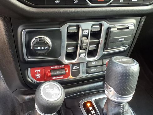Used 2025 Jeep Gladiator Mojave AWD/4WD image 27