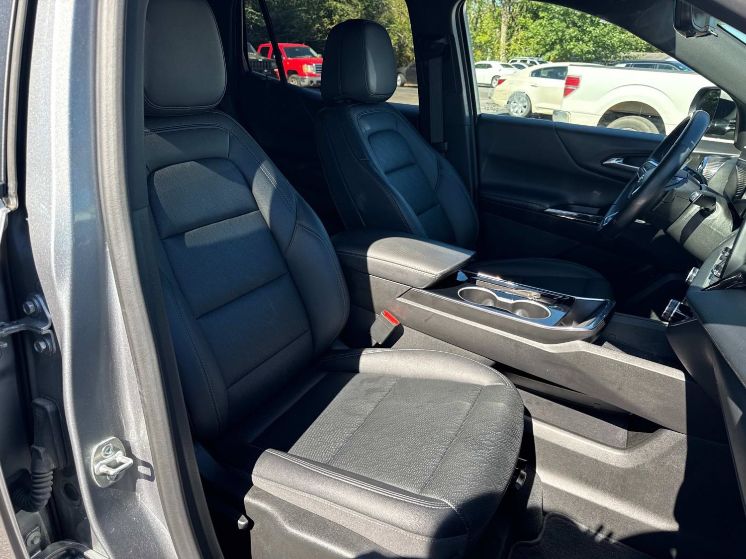 Used 2025 Chevrolet Equinox LT w/ Convenience Package II FWD image 19