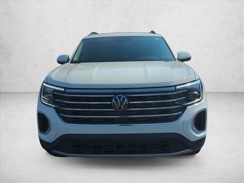 Used 2025 Volkswagen Atlas SE FWD image 2
