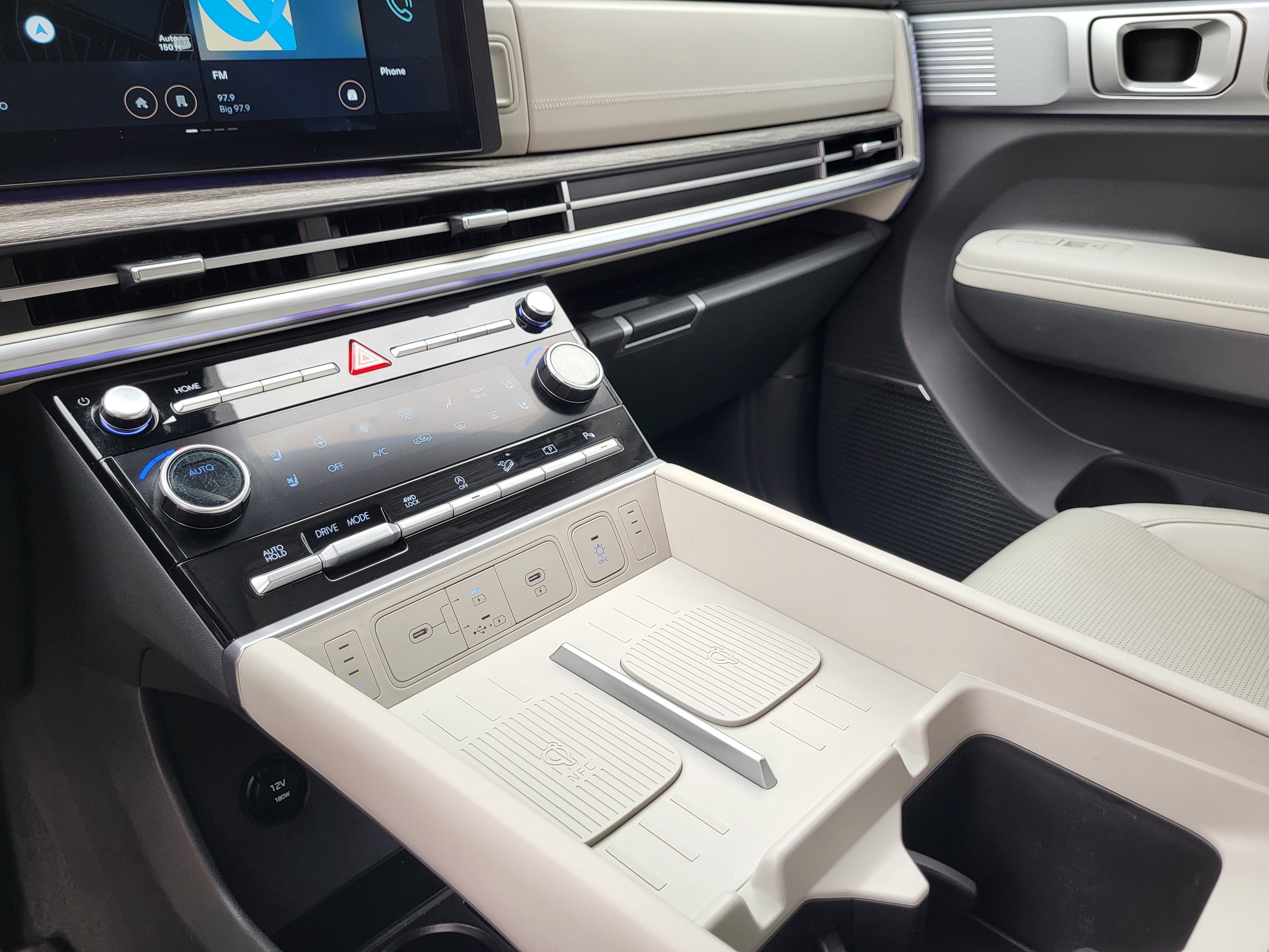 Used 2024 Hyundai Santa Fe Calligraphy AWD/4WD image 18