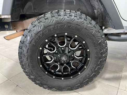 Used 2011 Jeep Wrangler Unlimited Rubicon w/ Dual Top Group image 11