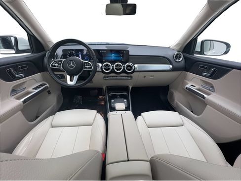 Used 2022 Mercedes-Benz GLB 250 w/ Premium Package Lite image 35