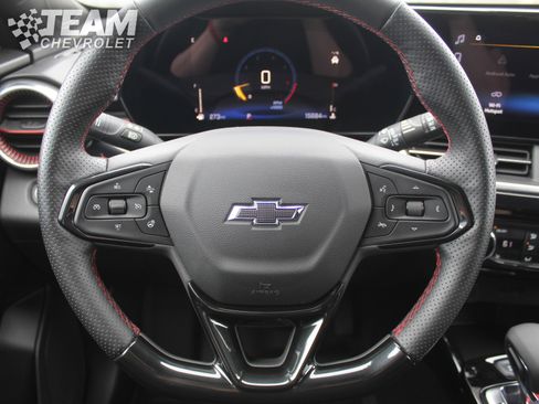 Used 2025 Chevrolet Trax RS w/ Driver Confidence Package FWD image 13