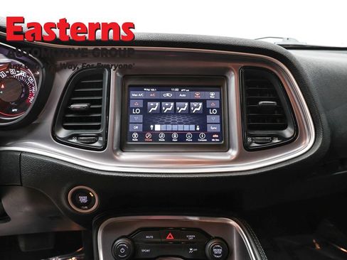 Used 2022 Dodge Challenger SXT image 12