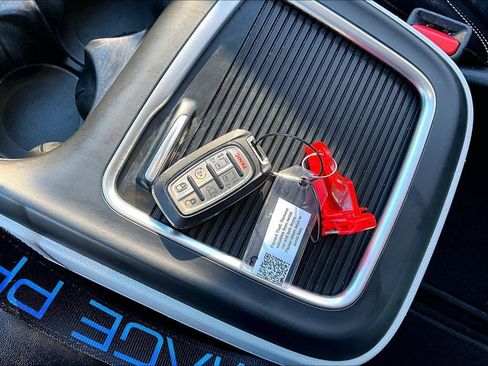 Used 2024 Chrysler Pacifica Touring-L image 34