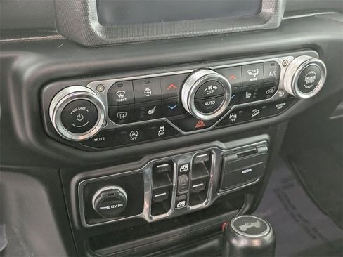 Used 2020 Jeep Wrangler Unlimited Sahara image 18