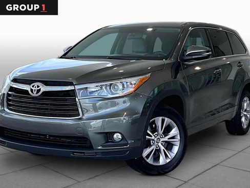 Used 2016 Toyota Highlander Plus FWD image 1