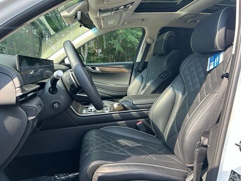 Certified 2026 Genesis GV80 3.5T Prestige AWD/4WD image 7