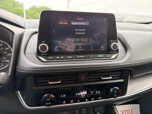 Used 2024 Nissan Rogue SV AWD/4WD image 16