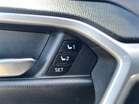 Used 2021 Toyota RAV4 XLE Premium image 29