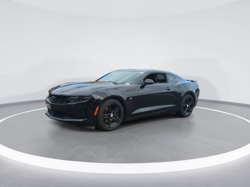 Used 2023 Chevrolet Camaro LT RWD image 4