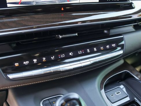 Used 2022 Cadillac Escalade ESV Sport Platinum w/ LPO, Floor Liner Package AWD/4WD image 17
