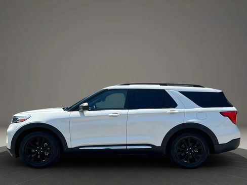 Used 2020 Ford Explorer XLT w/ Equipment Group 202A RWD image 6