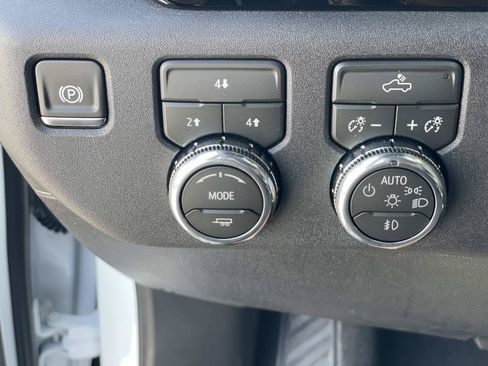 New 2026 GMC Sierra 2500 SLE w/ Preferred Package AWD/4WD image 20